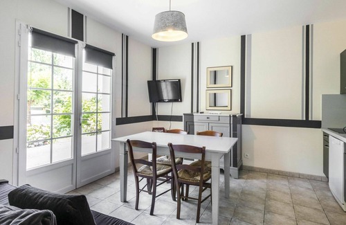La Bastide-Clairence Apartment | Nice apartment for 4 people with pool, WIFI, TV, terrace, pets allowed and parking