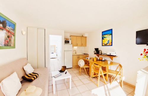 Les Bormettes Apartment | Nice apartment 6 pers. 250 m from BEACH with HEATED SWIMMING POOL and TENNIS (5)