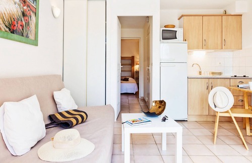 Les Bormettes Apartment | Nice apartment 6 pers. 250 m from BEACH with HEATED SWIMMING POOL and TENNIS (5)