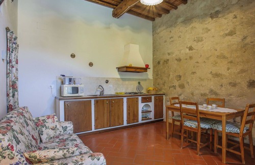 Sesto Fiorentino Villa | Nice apartment in villa for 3 guests with WIFI, pool, TV, pets allowed and parking