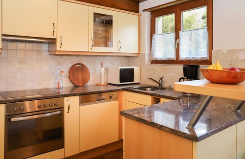 Klosters Platz Apartment | Nice apartment for 5 guests with internet, TV, balcony, pets allowed, panoramic view and parking