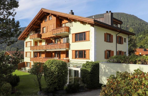 Klosters Platz Apartment | Nice apartment for 5 guests with internet, TV, balcony, pets allowed, panoramic view and parking