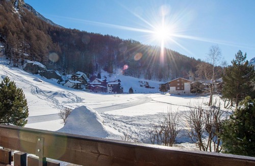 Saas Almagell Apartment | Nice apartment for 5 guests with WIFI, TV and balcony