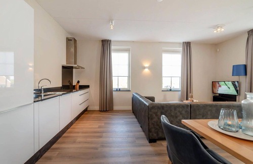 Colijnsplaat Apartment | Nice apartment for 4 guests with hot tub, WIFI, TV, balcony and parking