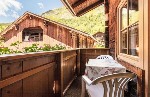 Pragraten Apartment | Nice apartment for 13 guests with WIFI, TV, balcony and pets allowed