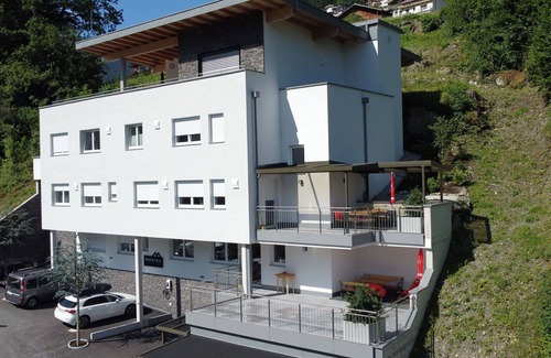 Laimach Apartment | Nice apartment for 18 guests with WIFI, TV, terrace, pets allowed and parking