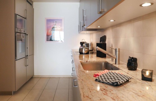 Montreux Apartment | Nice apartment for 2 guests with pool, A/C, WIFI, TV, terrace and panoramic view