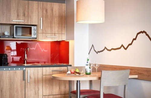 Beatenberg Apartment | Nice apartment for 2 people with WIFI, pool, TV, terrace, pets allowed and parking