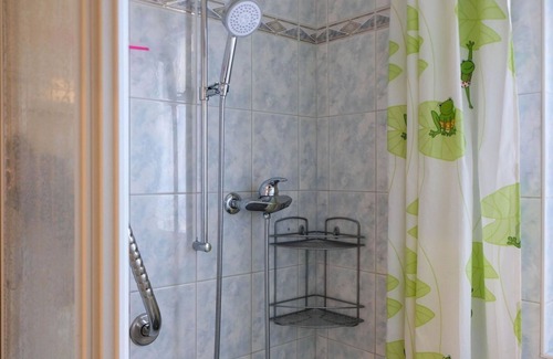 Spiez Apartment | Nice apartment for 2 people with WIFI, TV, balcony and parking