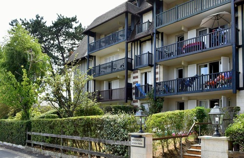 Tourgeville Apartment | Nice apartment for 4 people with WIFI, TV, balcony, panoramic view and parking