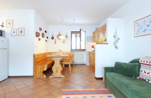 Penia Apartment | Nice apartment for 4 guests with TV and balcony