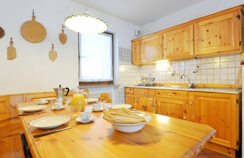 Penia Apartment | Nice apartment for 4 guests with TV and balcony