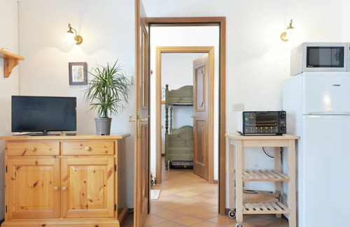 Penia Apartment | Nice apartment for 4 guests with TV and balcony