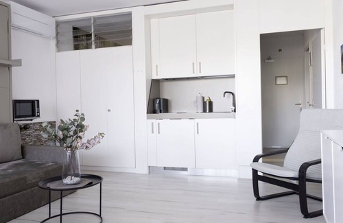Bissone Apartment | Nice apartment for 4 people with A/C, WIFI, pool, TV, balcony, panoramic view and parking