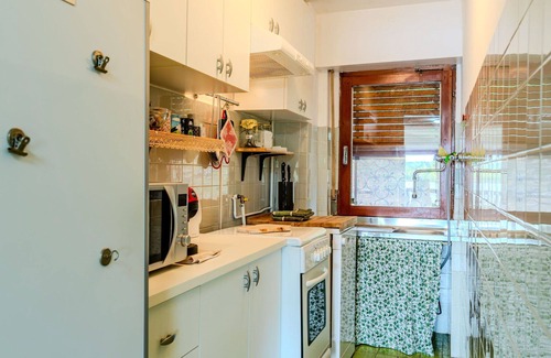 Monvalle Apartment | Nice apartment for 5 guests with WIFI, pool, TV, balcony, pets allowed and parking