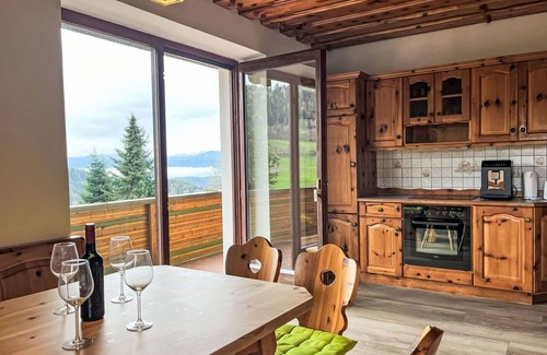 Magdalensberg Apartment | Nice apartment for 6 people with WIFI, pool, TV, patio, panoramic view and parking