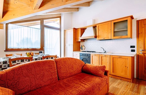 Ronzone Apartment | Nice apartment for 6 guests with WIFI, balcony and parking