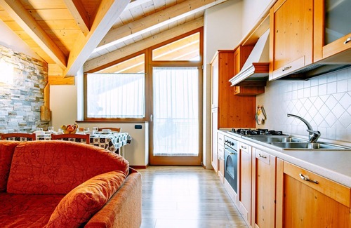 Ronzone Apartment | Nice apartment for 6 guests with WIFI, balcony and parking