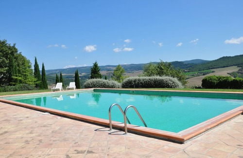 Il Poggio Apartment | Nice apartment for 6 people with pool, WIFI, TV, pets allowed and panoramic view
