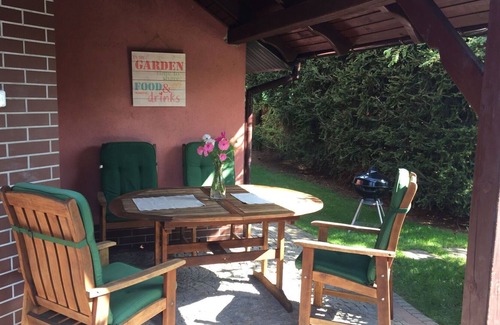 Sława Apartment | Nice apartment for 6 people with pool, WIFI, A/C, TV and parking