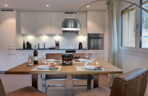 Blausee Apartment | Nice apartment for 4 people with WIFI, TV, balcony, pets allowed, panoramic view and parking