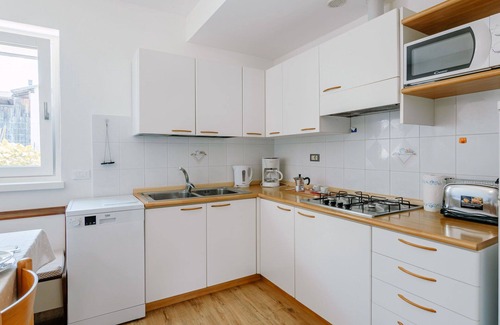 Caldonazzo Apartment | Nice apartment for 4 people with WIFI, TV, patio, pets allowed and parking