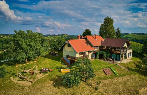 Ljutomer House | Nice apartment in villa for 7 people with hot tub, WIFI, A/C, TV, patio and parking