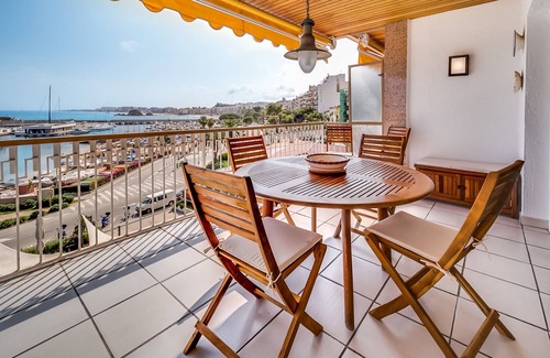 Blanes Apartment | Nice apartment in front of the port of Blanes with spectacular views of the sea. 6 pax, free wifi. Vivalidays Es Blau.