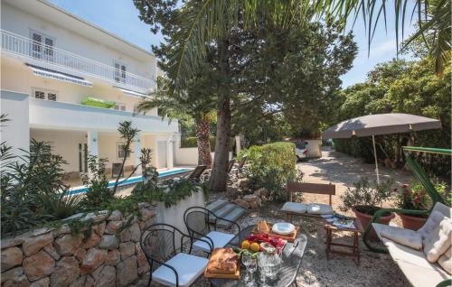 Vrpolje Apartment | Nice Apartment In Makarska