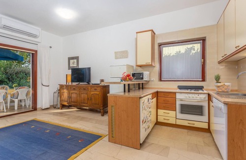 Njivice Apartment | Nice apartment in Njivice with WiFi