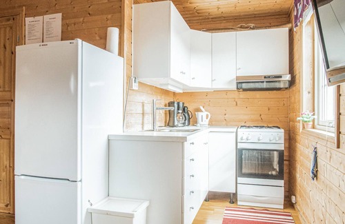 Skipnes Apartment | Nice apartment in Sandstad with WiFi