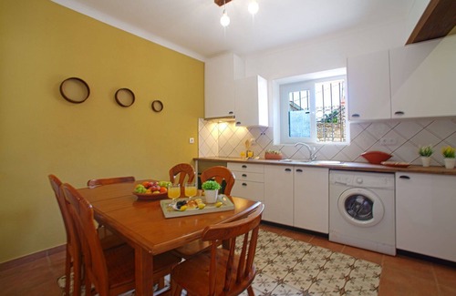 Mem Moniz House | Nice apartment in villa for 4 people with pool, A/C, WIFI, TV and patio