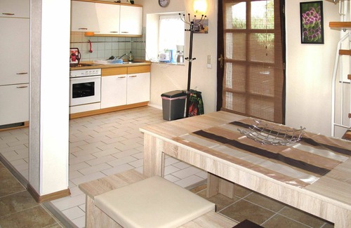 Verchen House | Nice apartment in villa for 4 guests with WIFI, TV, patio and pets allowed