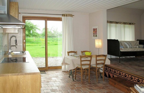 Victot - Pontfol House | Nice apartment in villa for 3 people with pool, WIFI, TV, patio and pets allowed