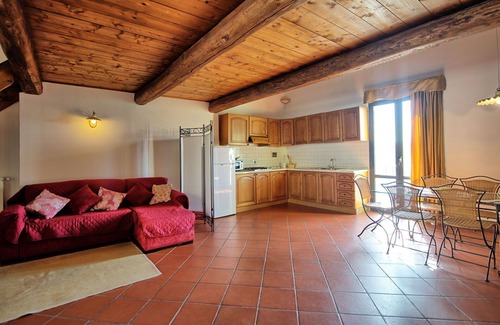 Montebonello Villa | Nice apartment in villa for 4 guests with A/C, pool, WIFI, TV, patio, pets allowed and parking