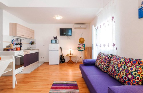 Vinjerac Apartment | Nice apartment in Vinjerac with kitchen