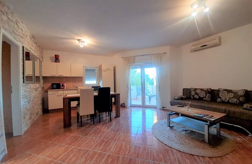 Sveti Anton Apartment | Nice apartment near Malinska