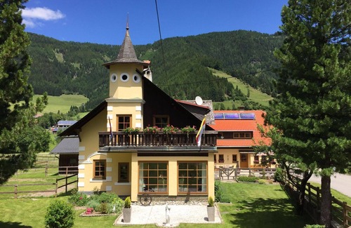 Gnesau Apartment | Nice apartment with WIFI, hot tub, TV, patio, pets allowed, panoramic view and parking