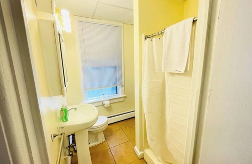 Providence Apartment | Nice apt near Whole Foods, Brown