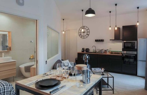 Voltaire - Saint Amour Apartment | Nice atypical apartment with A/C - Garibaldi