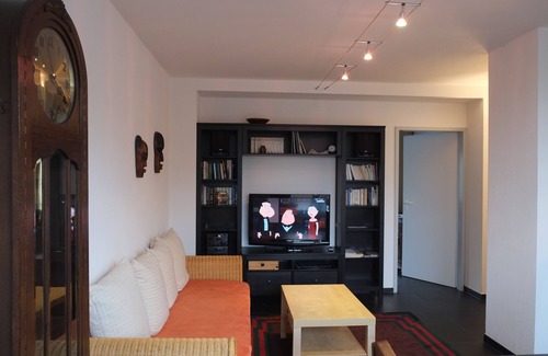 Zollstock Apartment | Nice, centrally located apartments in Cologne, streetcar stop in front of the door.