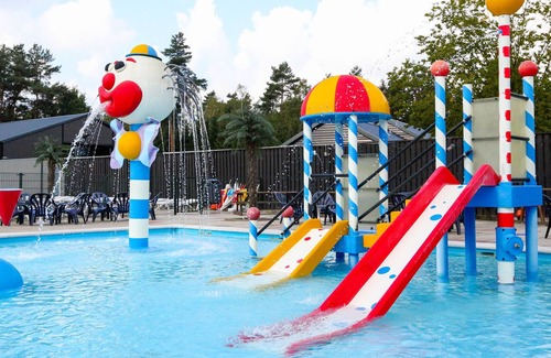 Municipality of Veldhoven Ski Chalet | Nice chalet on the edge of the forest in a holiday park in the Brabant Kempen