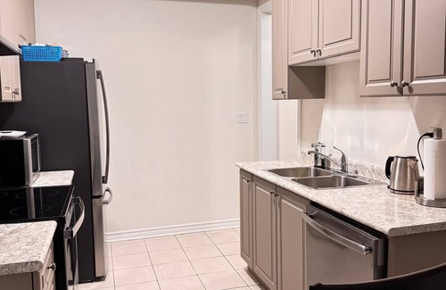 Thorold House | Nice Cozy Room in Thorold, close to Niagara Falls