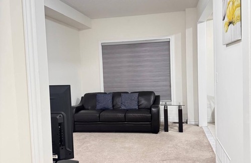 Thorold House | Nice Cozy Room in Thorold, close to Niagara Falls
