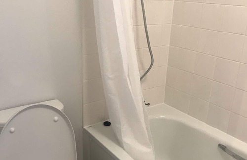 Acton Apartment | Nice double room close to central london located on shepherd bush