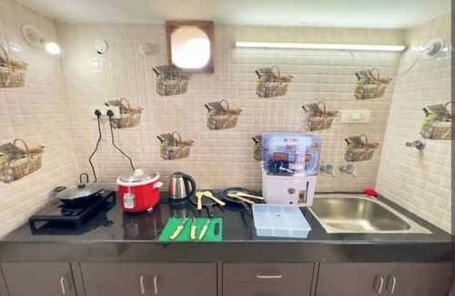Basheerbagh Apartment | Nice great CoupleFriendly family rooms 1
