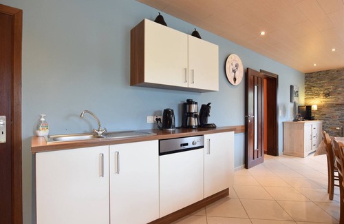 Tillet House | Nice Holiday Home in Tillet with Private Terrace