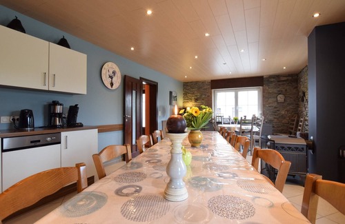 Tillet House | Nice Holiday Home in Tillet with Private Terrace