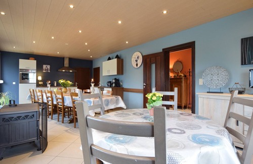 Tillet House | Nice Holiday Home in Tillet with Private Terrace