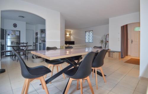 La Capelle-et-Masmolene House | Nice Home In La Capelle-Et-Masmolèn
